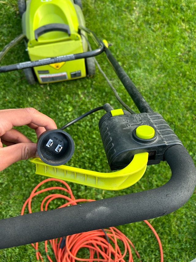 Sunjoe wired lawnmower (not working) - photo 4