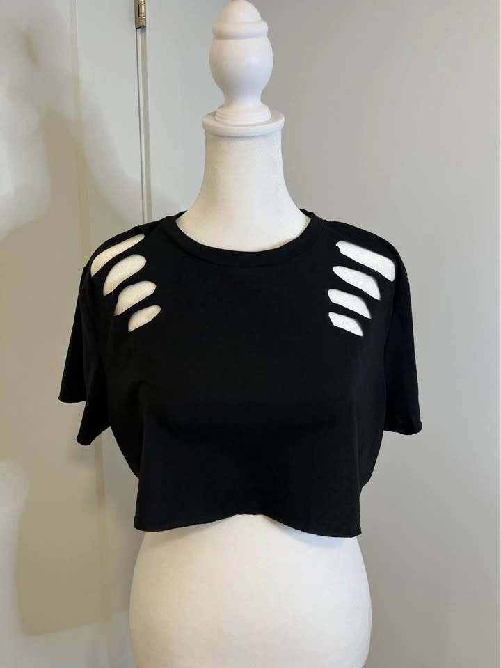 SHEIN Black Cut-Out Crop Tee - photo 2