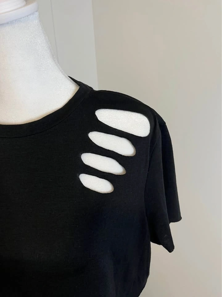 SHEIN Black Cut-Out Crop Tee - photo 3