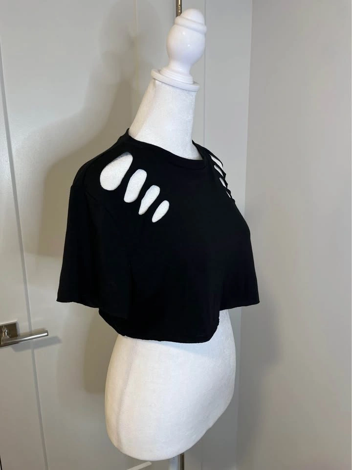 SHEIN Black Cut-Out Crop Tee - photo 5