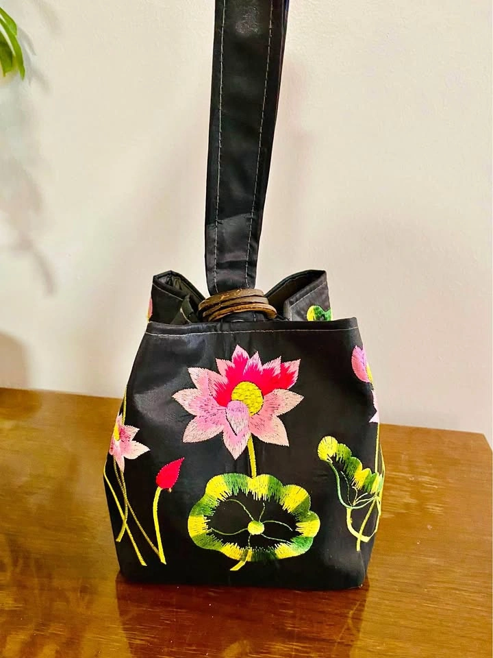New - Embroidered Bag/Vanity bag - Black