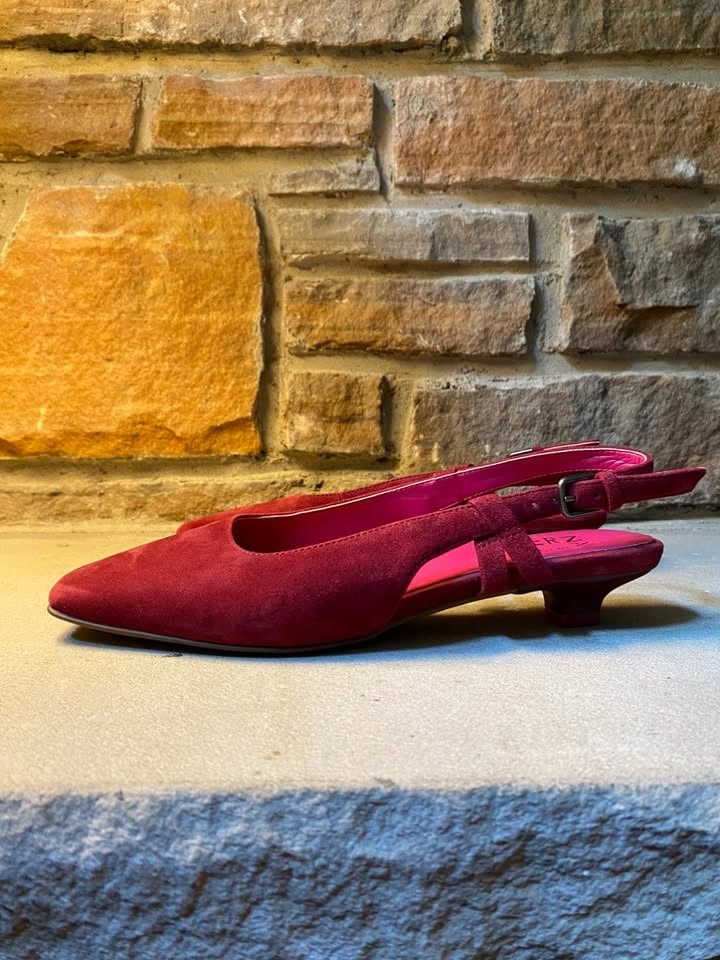 Naturalizer Red/Maroon Suede Slingback Size 6 - photo 3