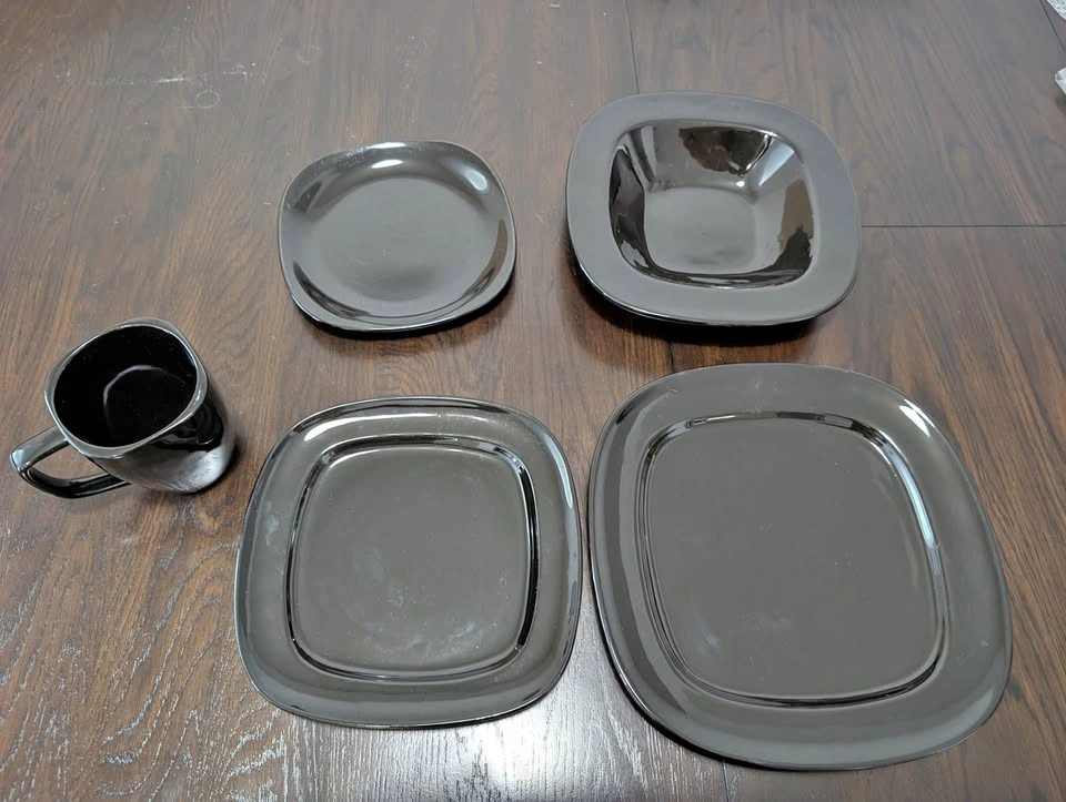Dinner Set (for 4) Plates - Mugs - Bowls