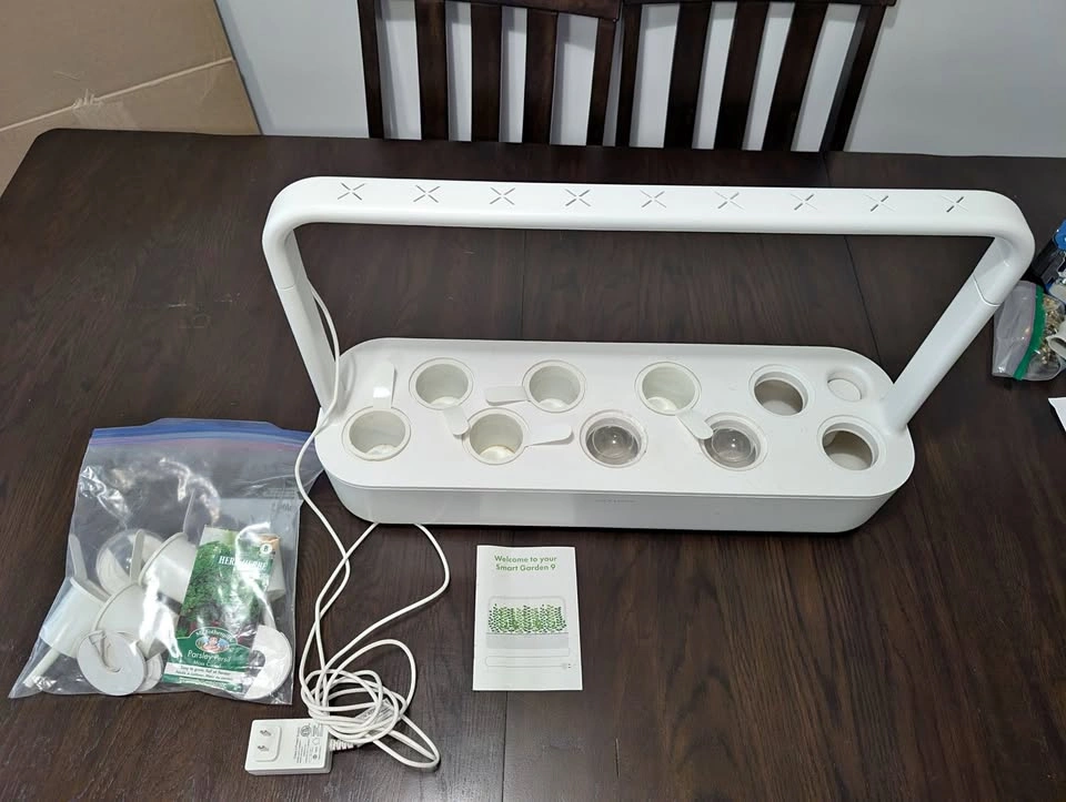 Click and Grow Smart Garden 9 - Indoor Herb Garden