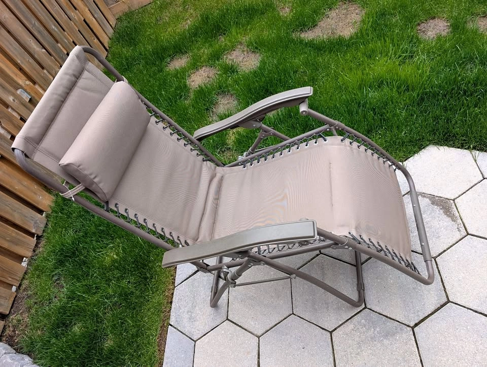 Zero Gravity Chair - LIKE NEW