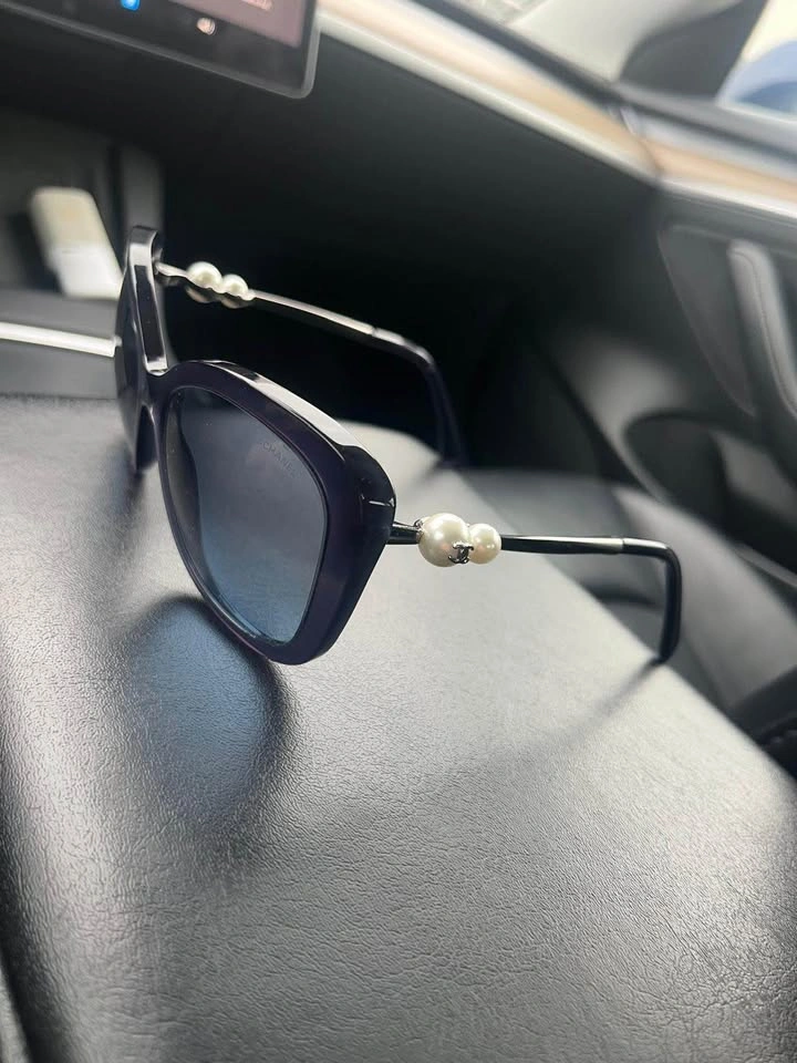 Channel Sunglasses - photo 2