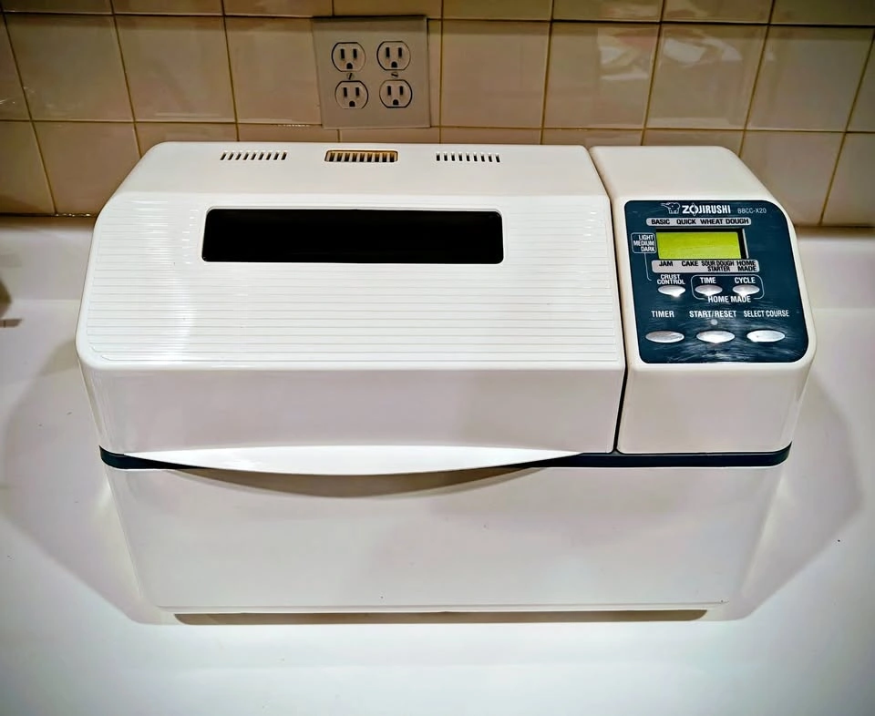 Zojirushi Automatic Bread Machine, Model BBCC-X20