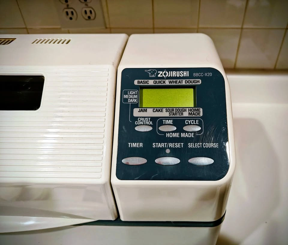 Zojirushi Automatic Bread Machine, Model BBCC-X20 - photo 2