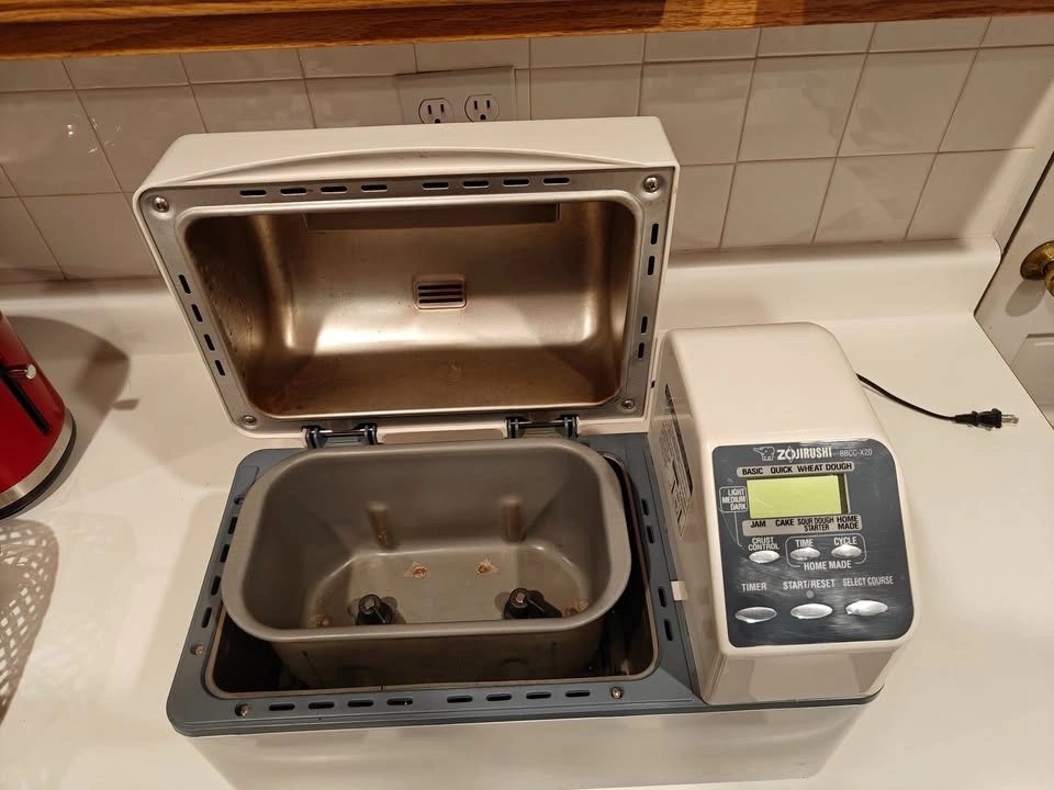 Zojirushi Automatic Bread Machine, Model BBCC-X20 - photo 3