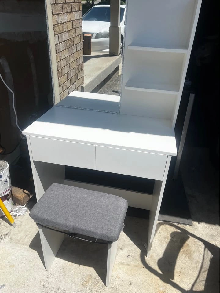 Vanity Desk w/ LED lights and Stool w/ cushion - photo 2