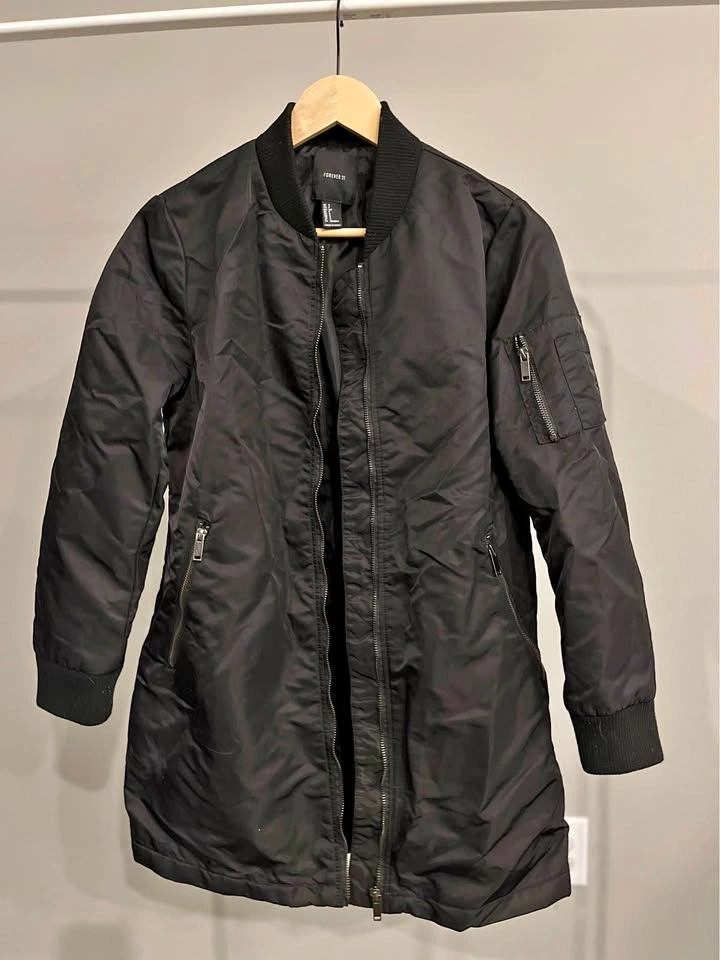 FOREVER 21 Black Ladies Jacket Small Size