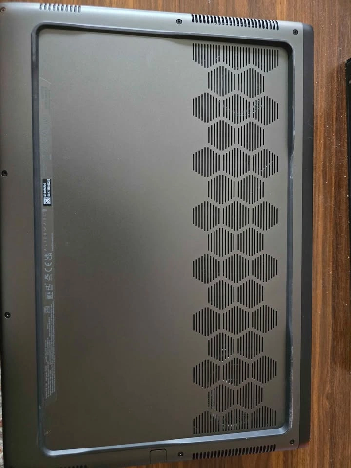Alienware m16 R2 Gaming Laptop - RTX 4070 | Intel Ultra 7 - photo 4
