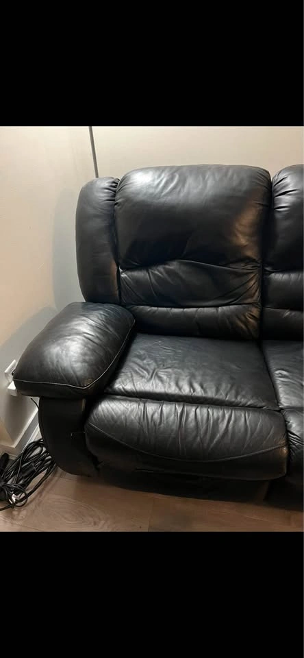 Free Couch Need Gone - photo 5