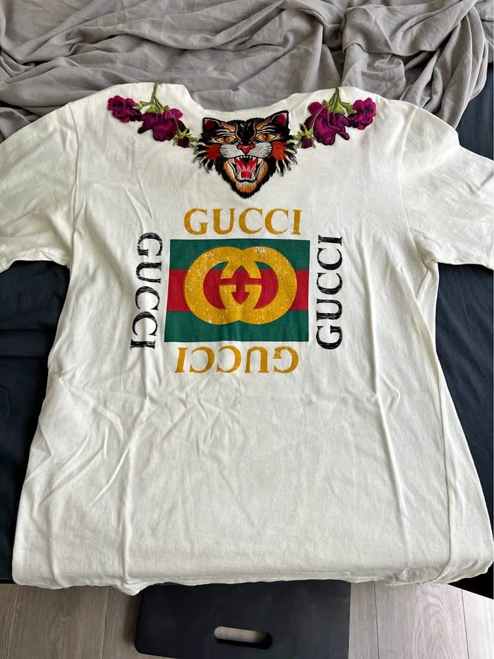 Gucci Tshirt "Loved" size M 9.5/10 Condition