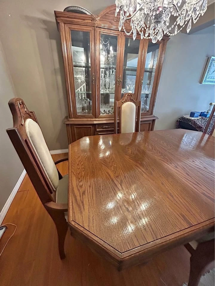 Cherry oak dining table and 6 chairs