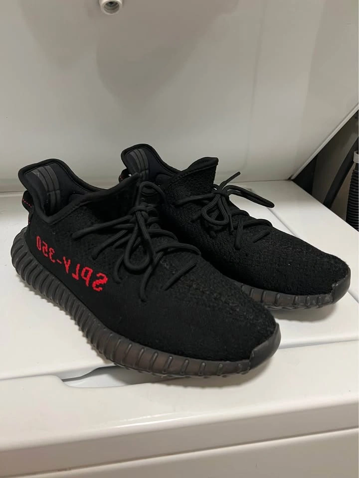 Yeezy Bred Size 10.5 US - photo 2