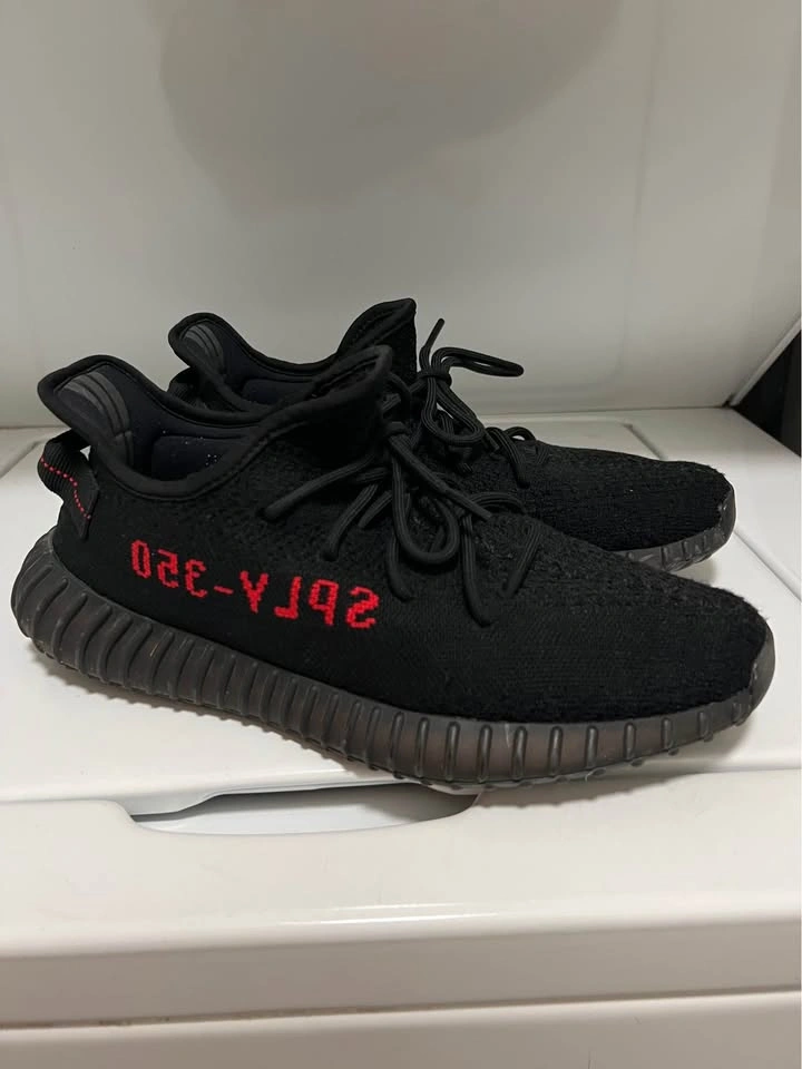 Yeezy Bred Size 10.5 US - photo 3