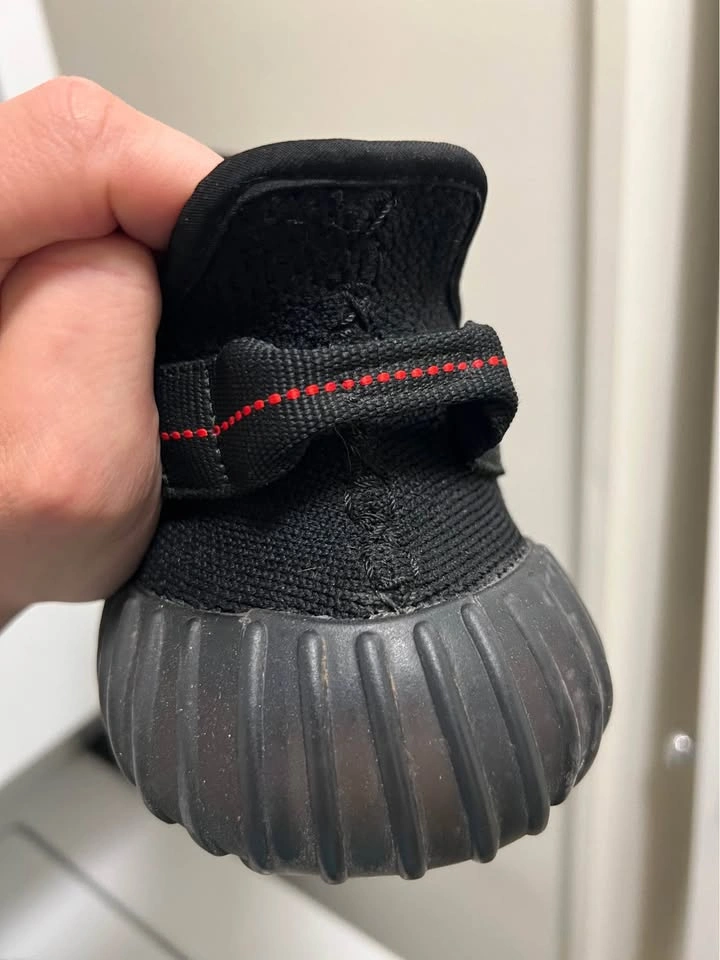 Yeezy Bred Size 10.5 US - photo 5