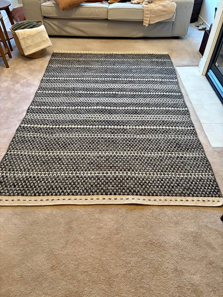Wool Rug 5ft x 8ft Black and off white.