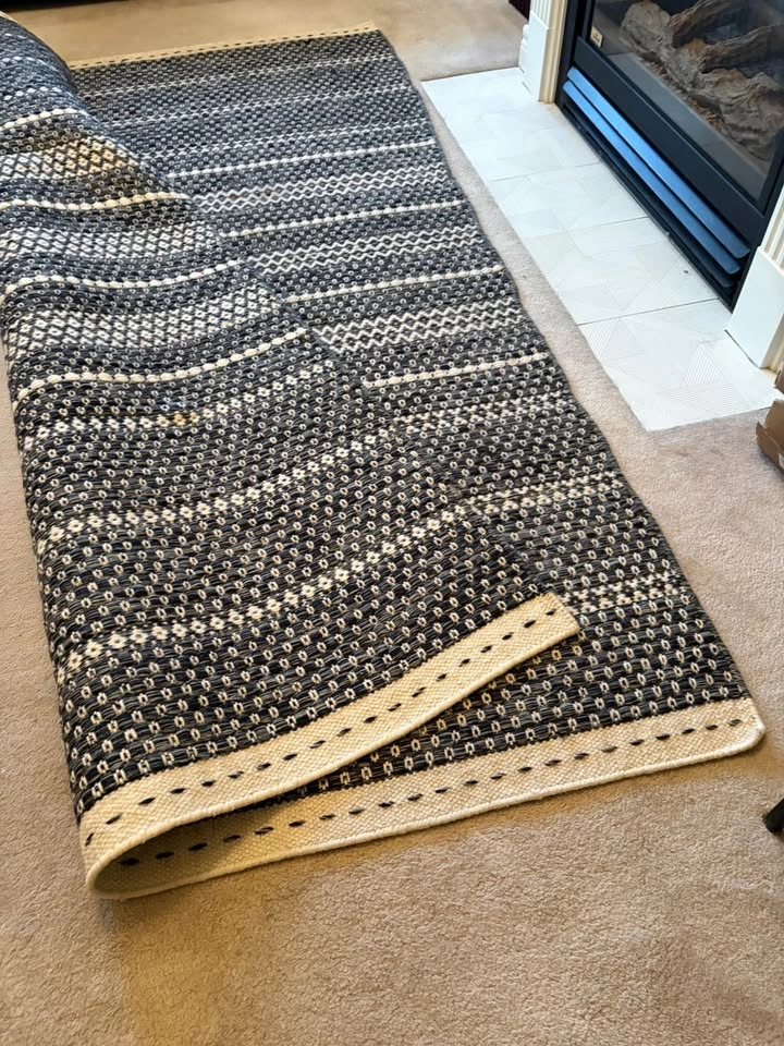 Wool Rug 5ft x 8ft Black and off white. - photo 4