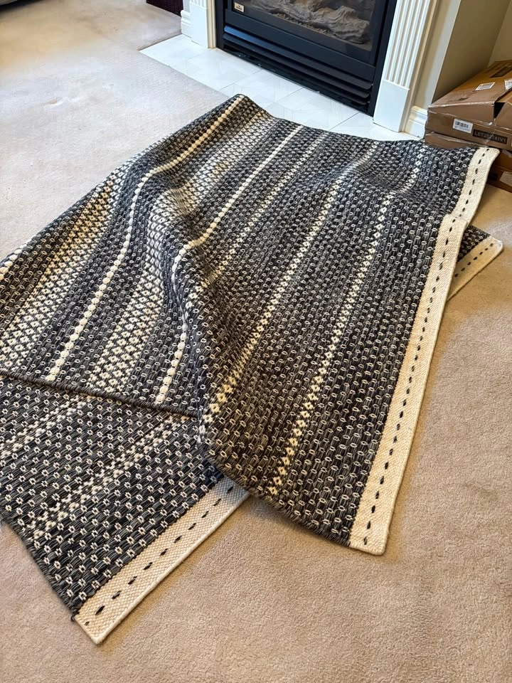 Wool Rug 5ft x 8ft Black and off white. - photo 5