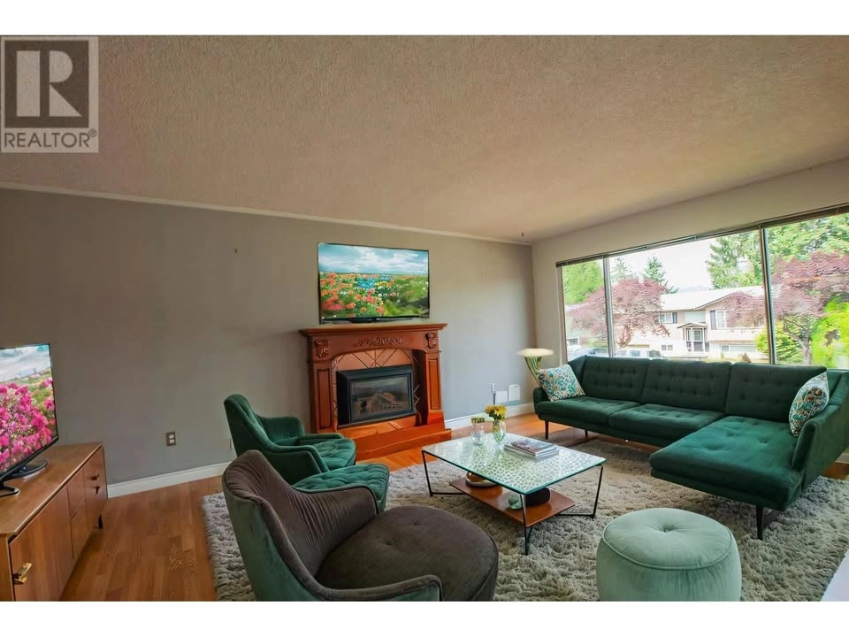 5 Bed 2 Bath House for Rent in Maple Ridge - photo 2