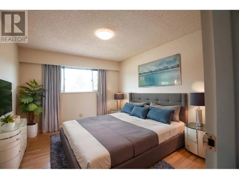 5 Bed 2 Bath House for Rent in Maple Ridge - photo 3
