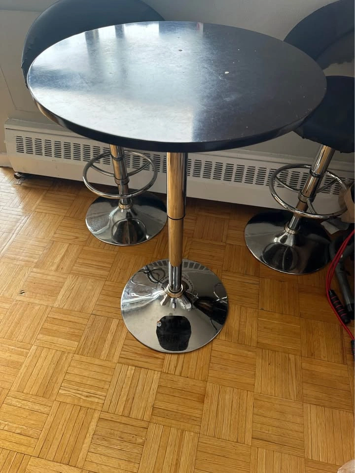 Bar Table and Stools - photo 2