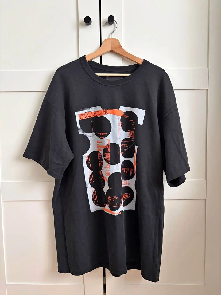 M0D44 Oversized T-shirt