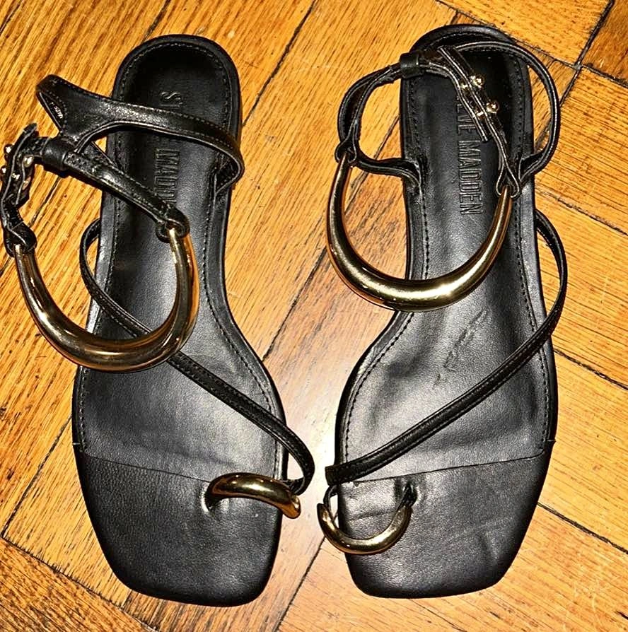 Steve Madden NEW Black Leather Sandals W Gold Ankle Bar SZ 6