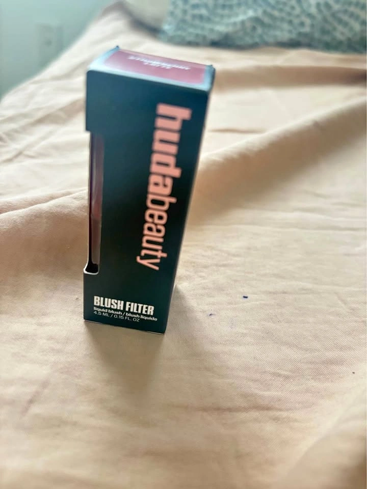 Huda Beauty Blush Filter Liquid Blush Strawberry Latte