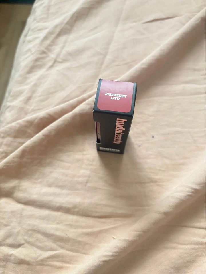 Huda Beauty Blush Filter Liquid Blush Strawberry Latte - photo 2