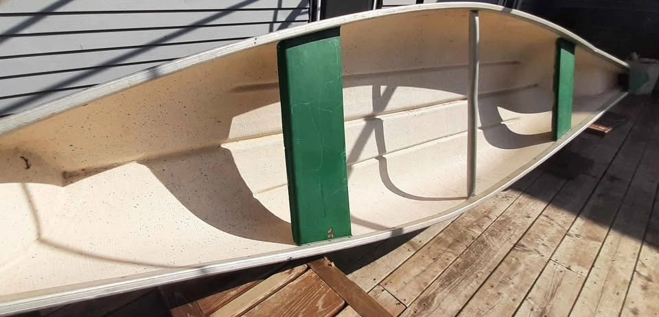 14ft Fibreglass Canoe - photo 2