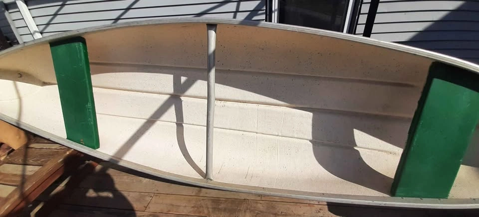 14ft Fibreglass Canoe - photo 3