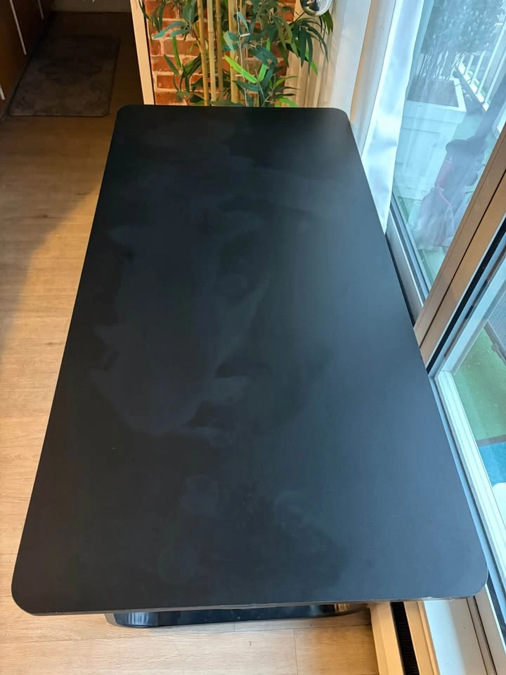 Desk - photo 3
