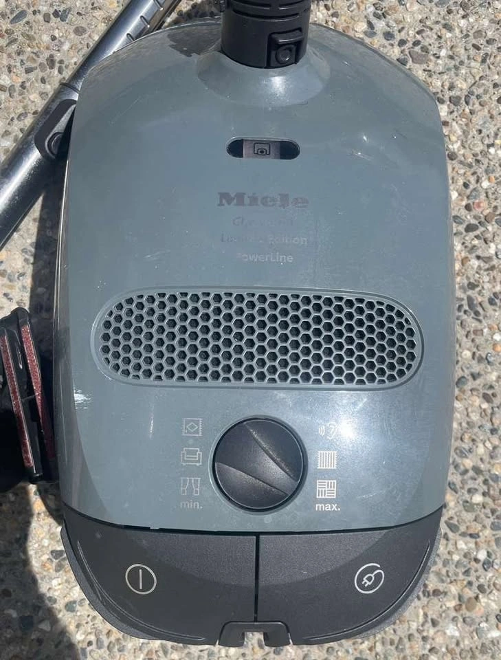 Miele Classic C1 Limited Edition PowerLine Vacuum — Graphite Gre - photo 3