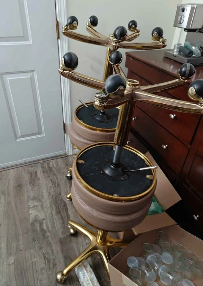 4 Stools - photo 2