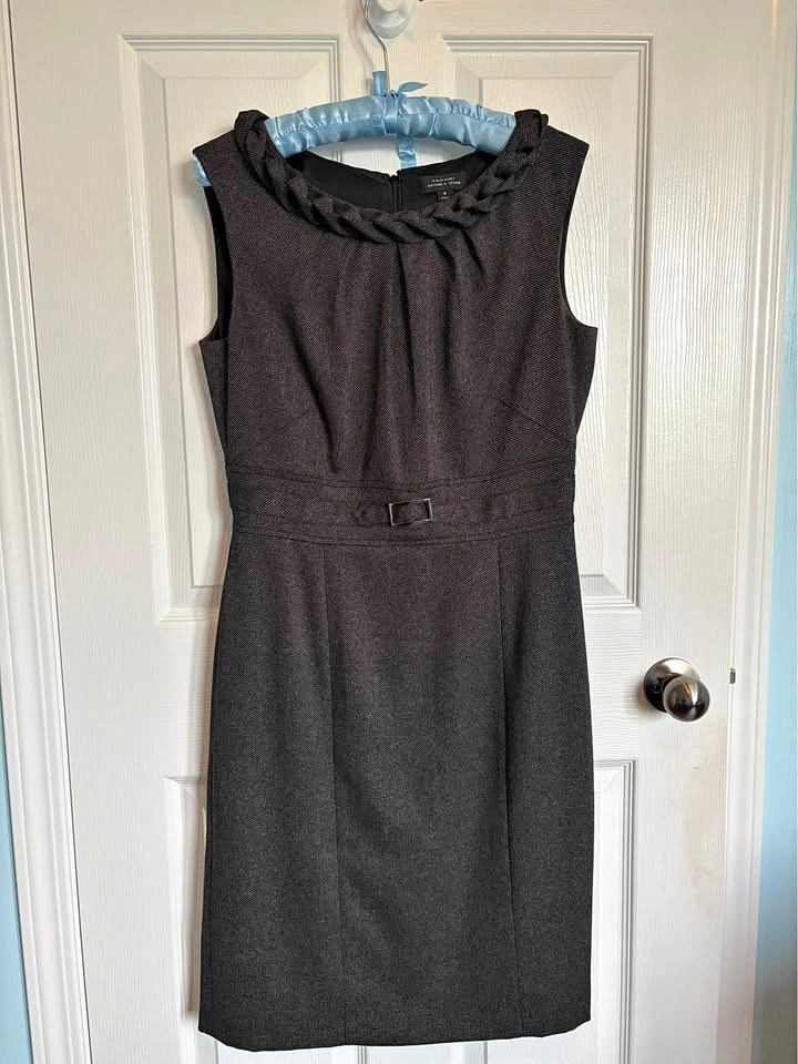Tahari Arthur S. Levine Grey Sleeveless Sheath Dress - Size 6