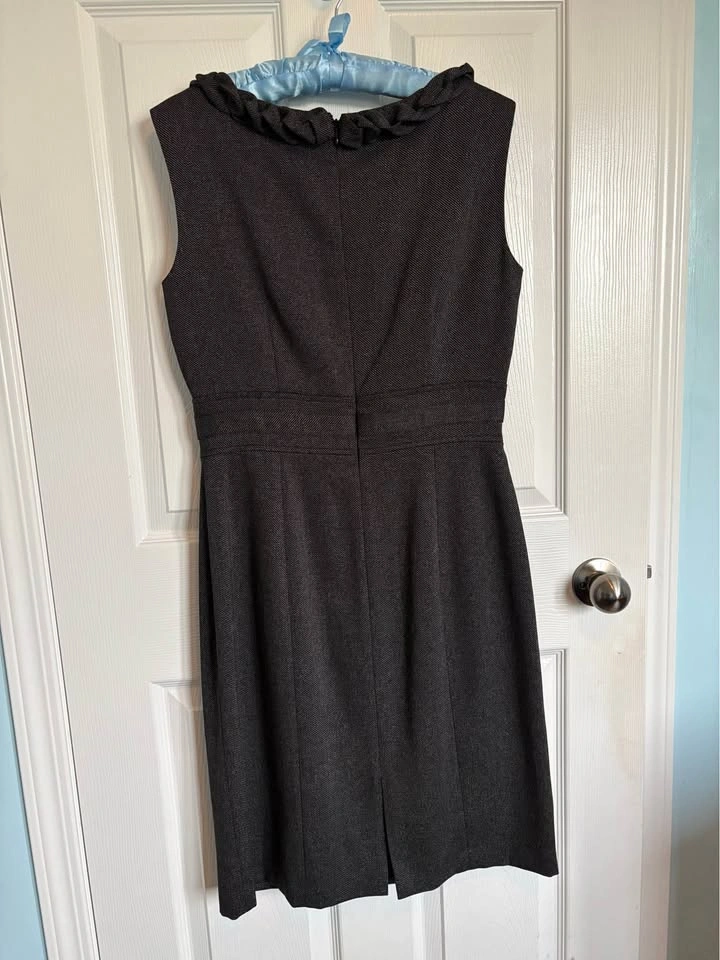 Tahari Arthur S. Levine Grey Sleeveless Sheath Dress - Size 6 - photo 2