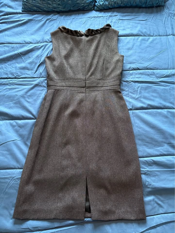 Tahari Arthur S. Levine Grey Sleeveless Sheath Dress - Size 6 - photo 5