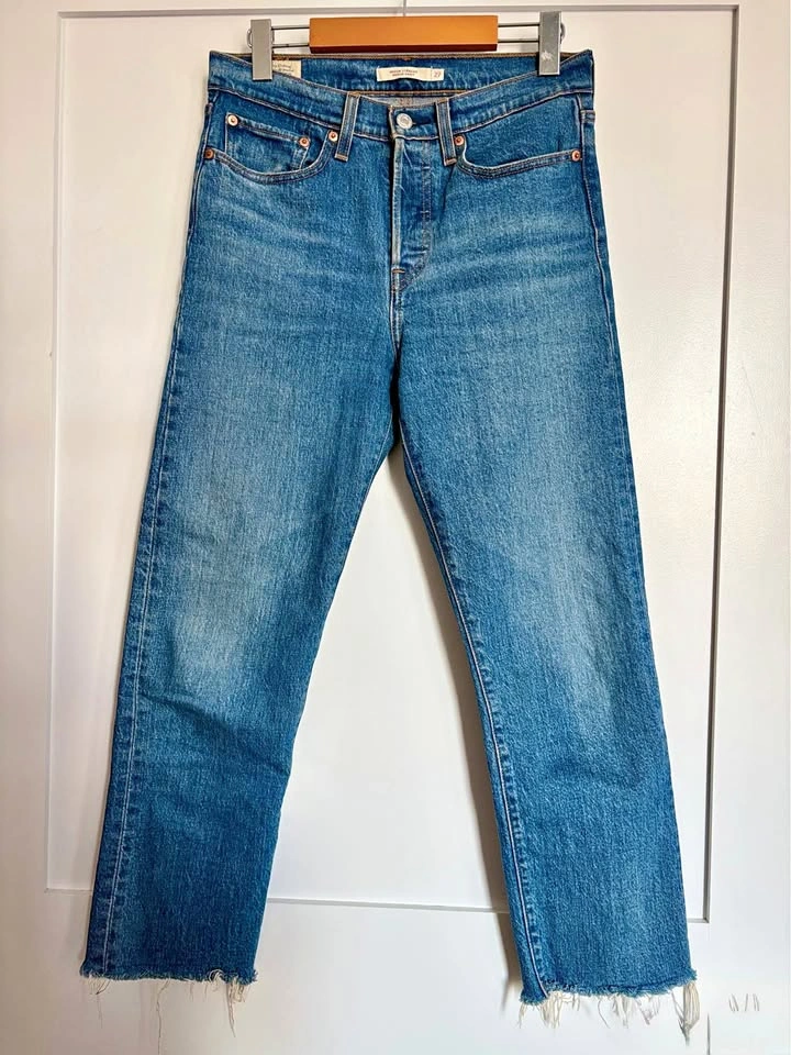 Women’s Levi's Wedge Straight Jeans Size 27 length 26
