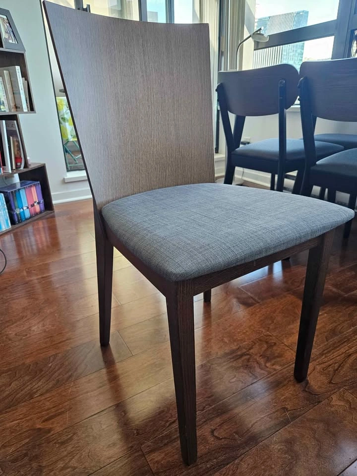 Structube Round Dining Table + 4 Chairs – Mid-Century Modern - photo 2