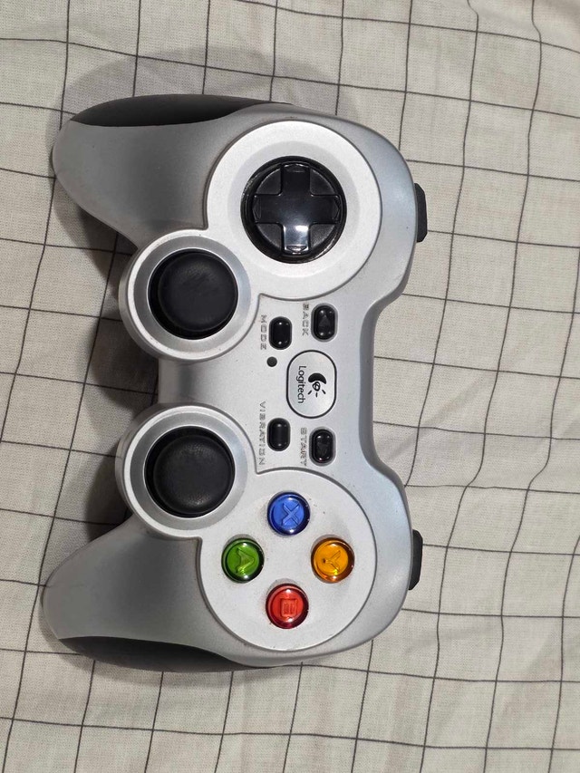Logitech Wireless Gamepad F710 - photo 4