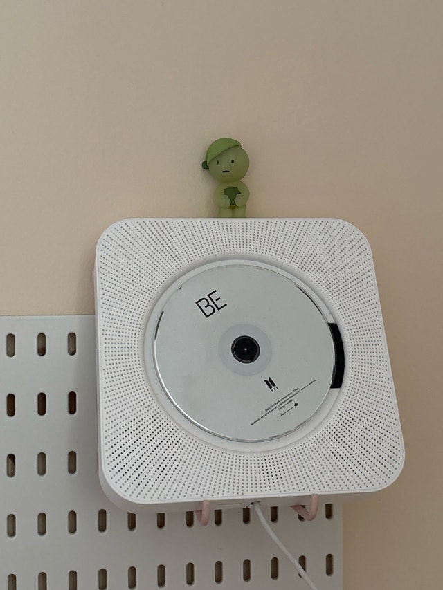white speaker