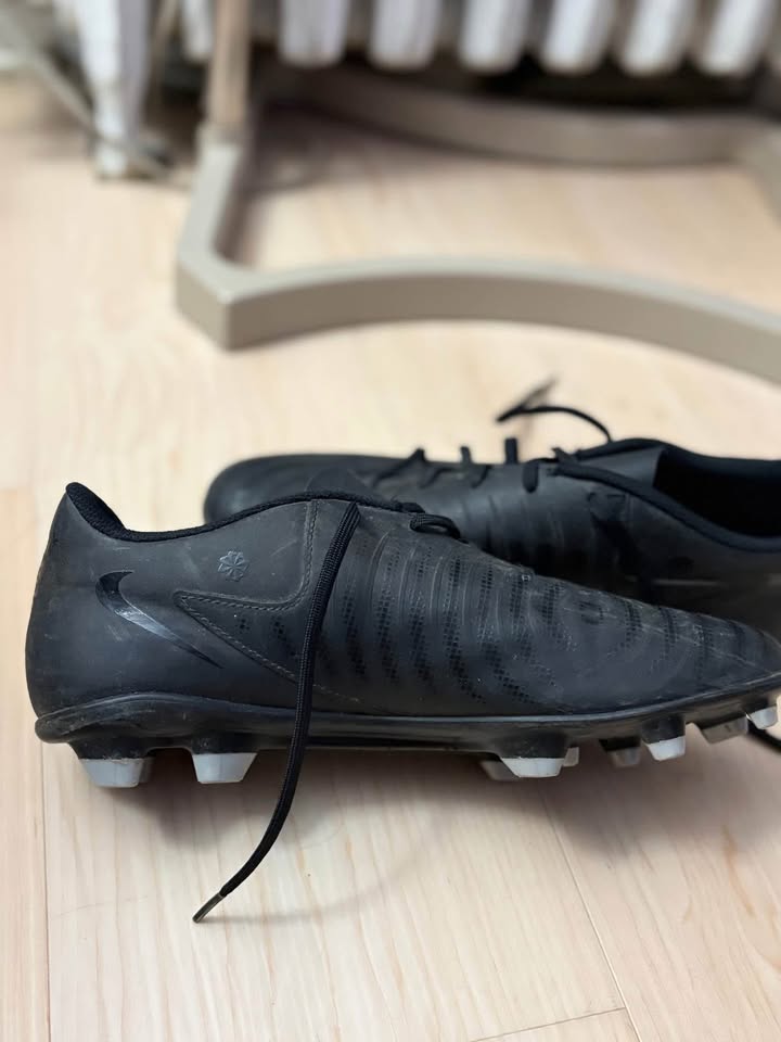 Women’s Nike cleats soccer - photo 3