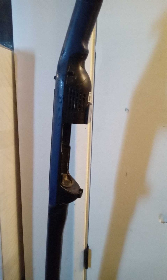 Shark Vacuum - photo 2