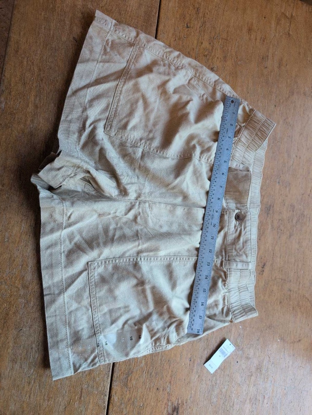 Gap Women's Tan Shorts - Size 16 - NWT
