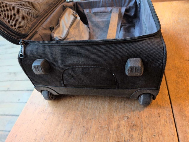 Samsonite Rouge Rolling Suitcase Carryon 20x15x8 - photo 3