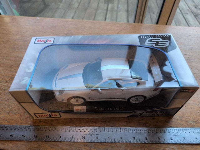 Maisto Porsche 911 GT3 RS 4.0 Model Car