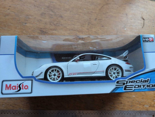 Maisto Porsche 911 GT3 RS 4.0 Model Car - photo 2